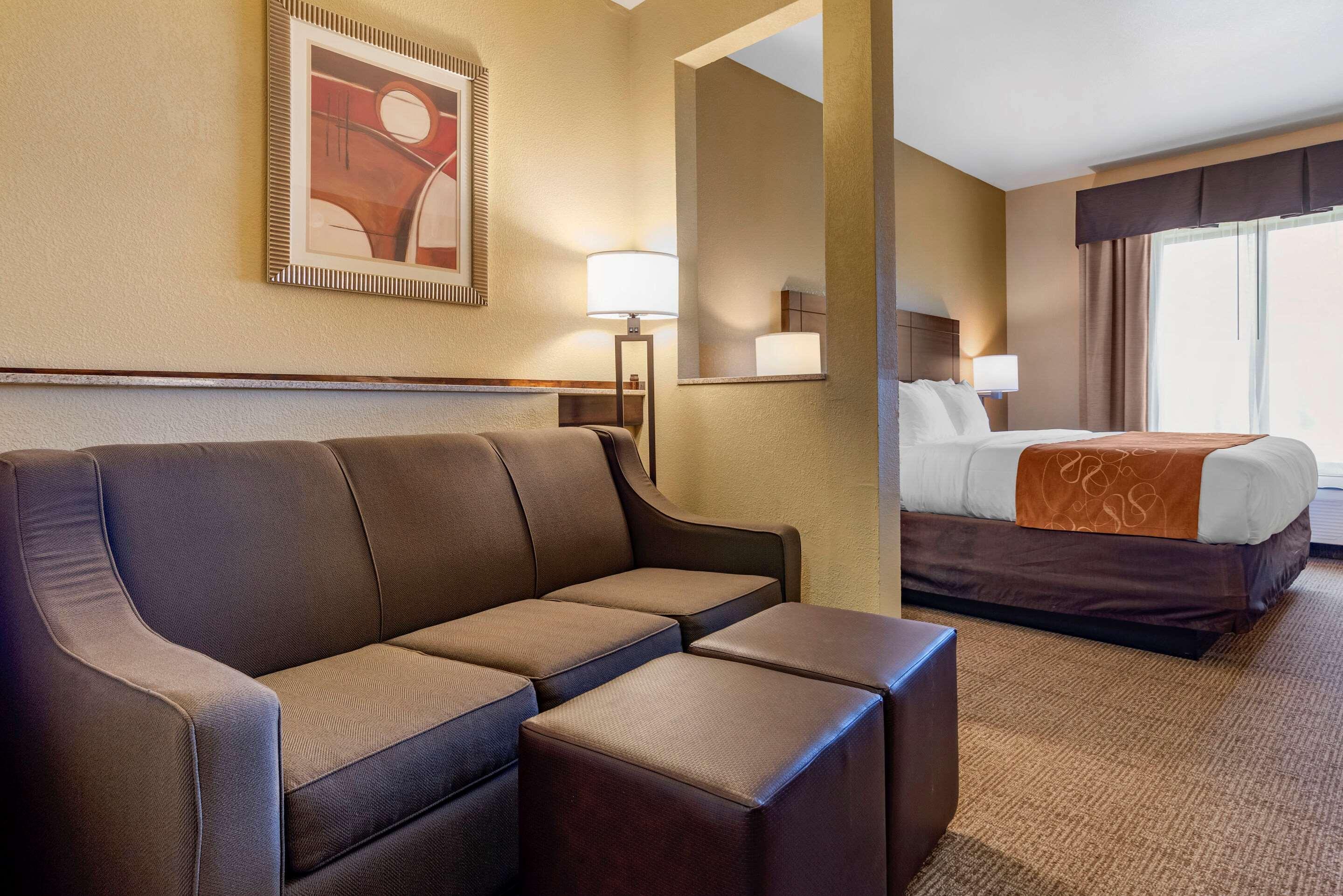 Comfort Suites Airport South Montgomery Bagian luar foto