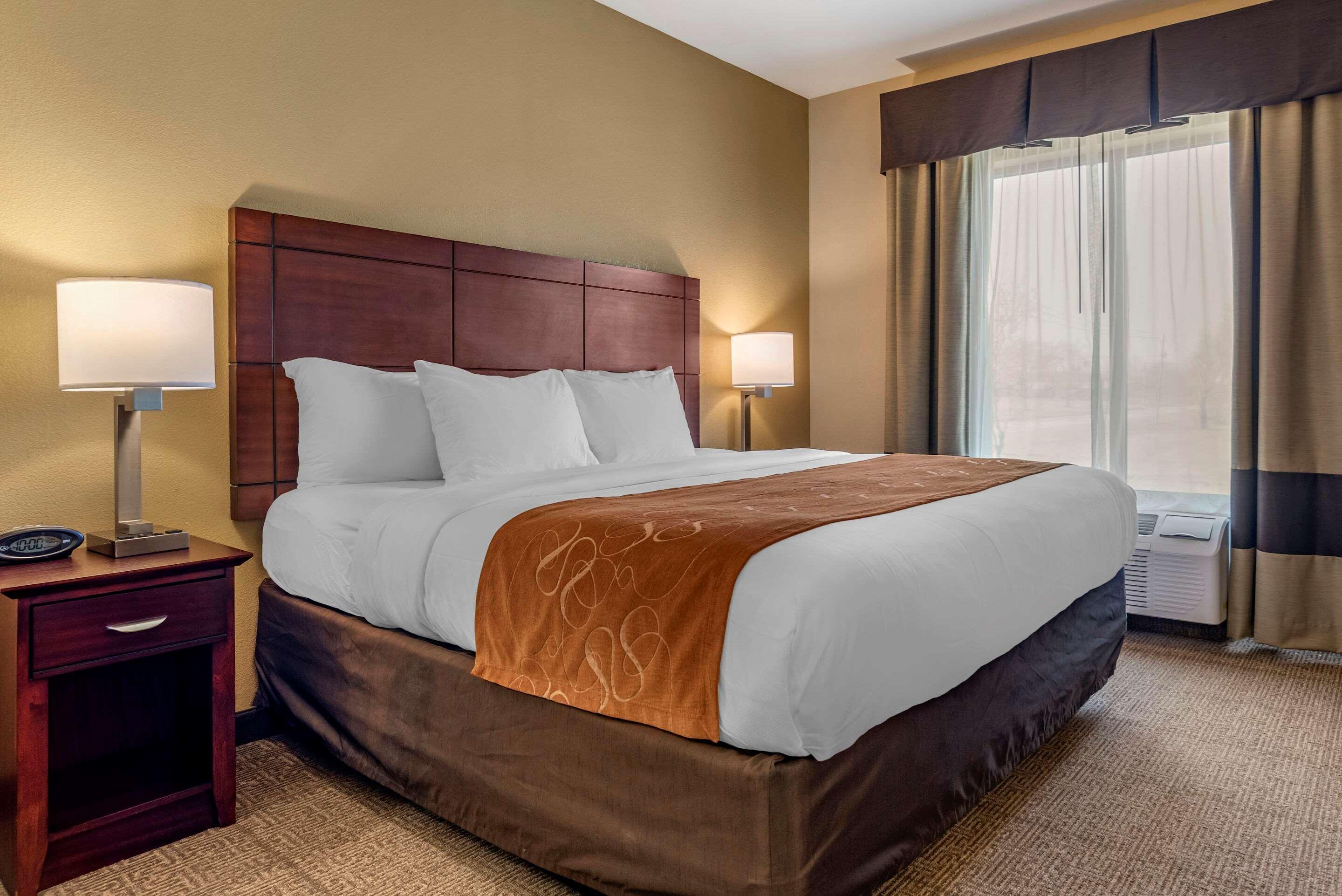 Comfort Suites Airport South Montgomery Bagian luar foto