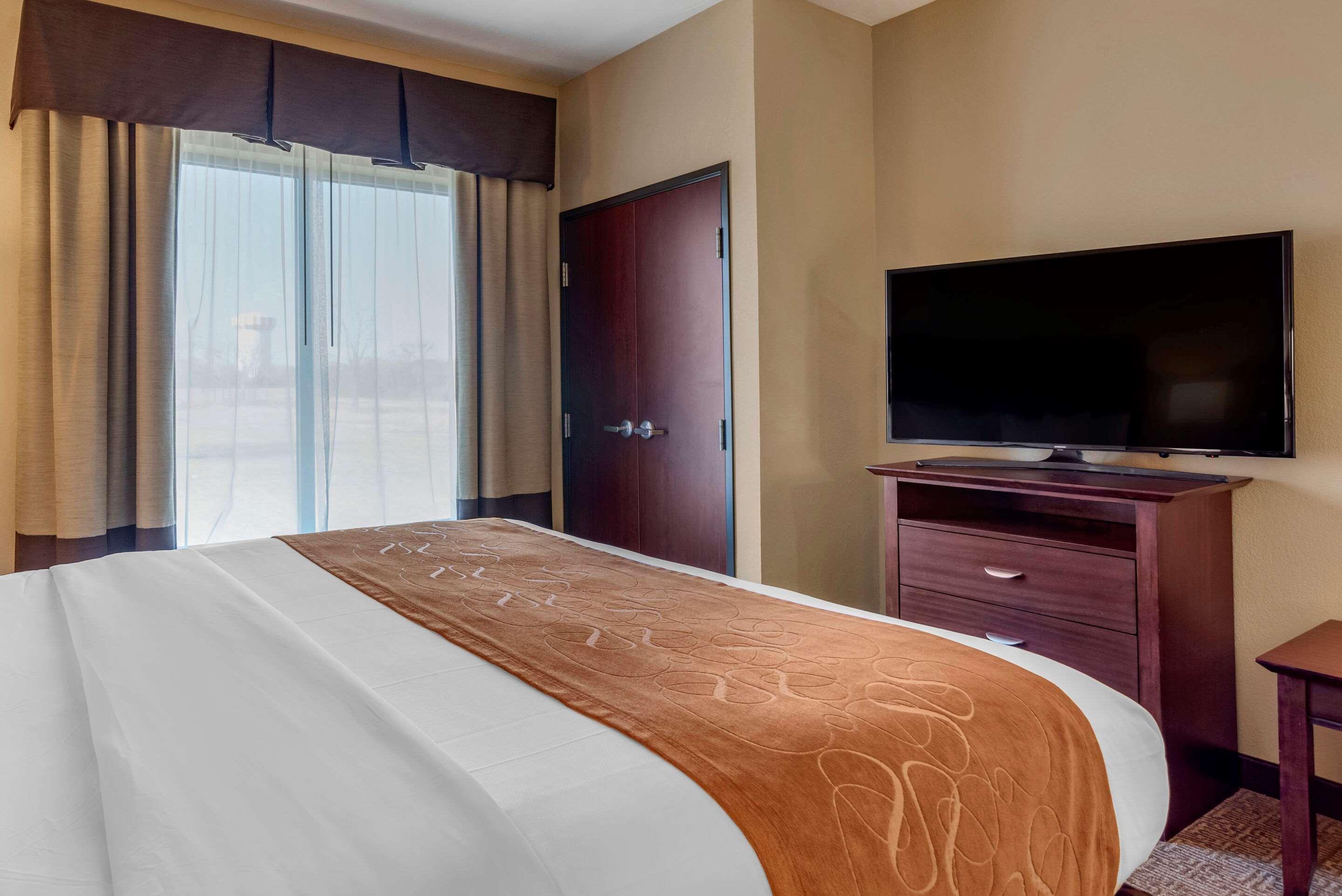 Comfort Suites Airport South Montgomery Bagian luar foto