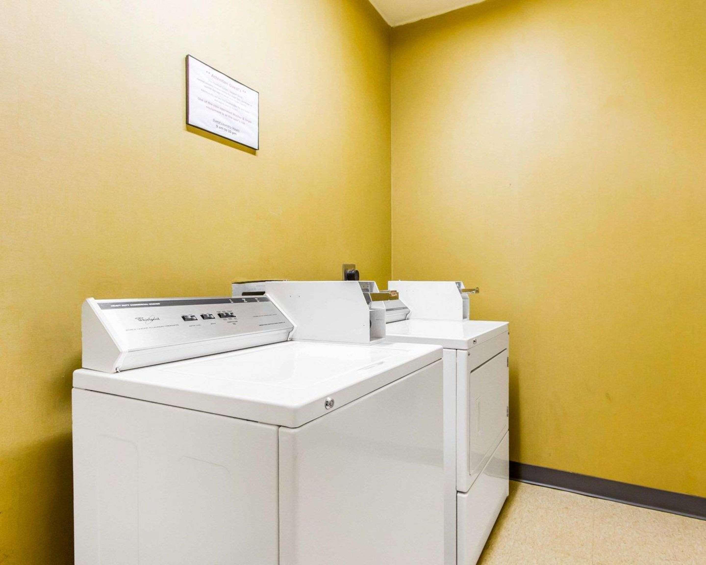 Comfort Suites Airport South Montgomery Bagian luar foto