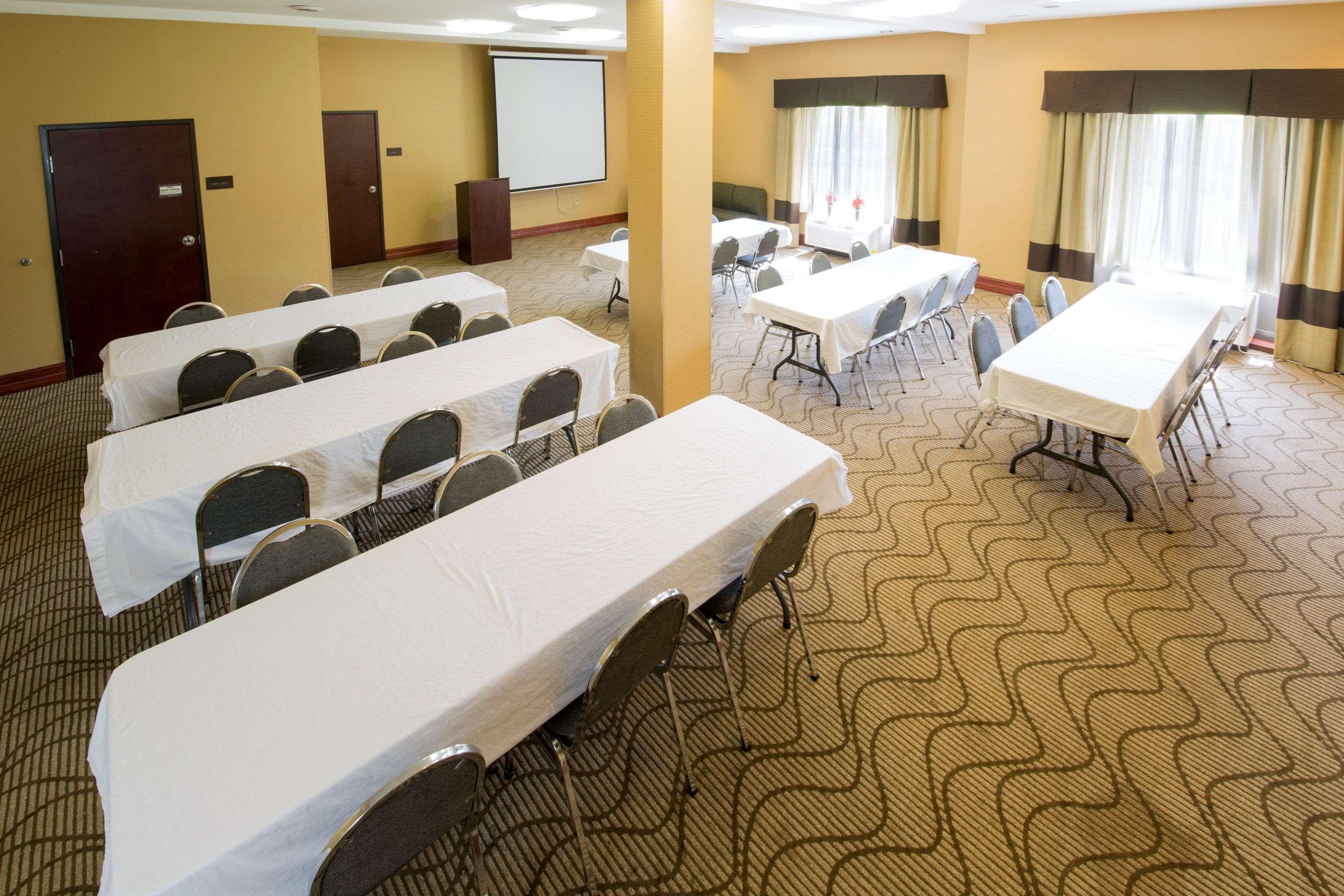 Comfort Suites Airport South Montgomery Bagian luar foto