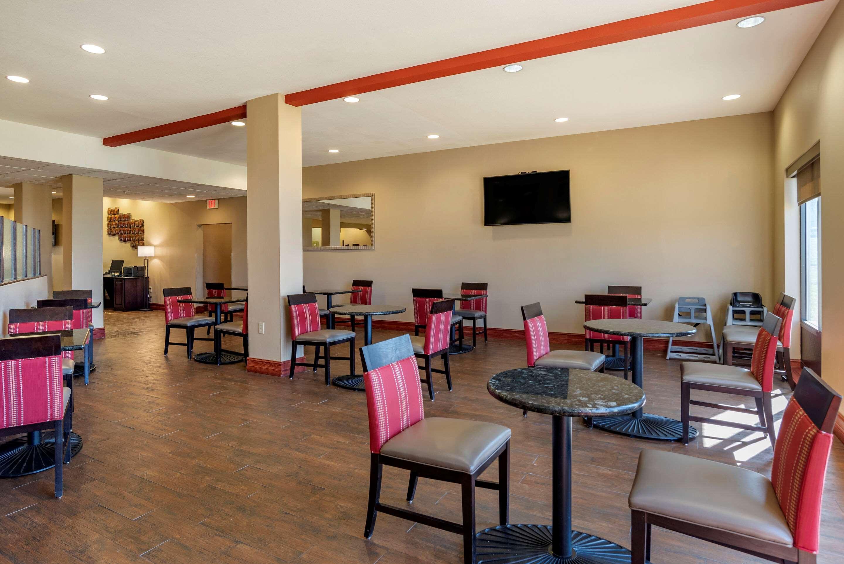 Comfort Suites Airport South Montgomery Bagian luar foto