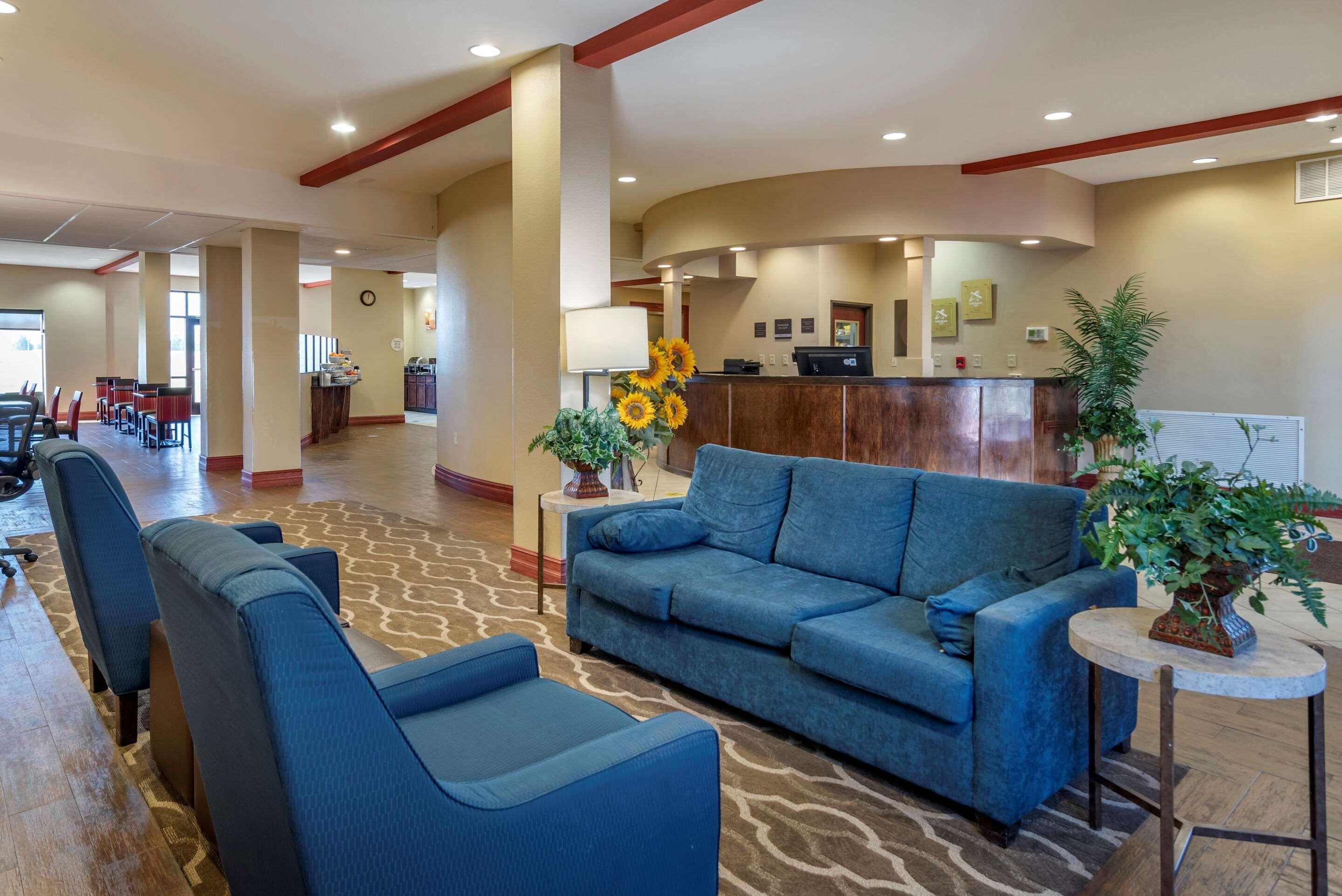 Comfort Suites Airport South Montgomery Bagian luar foto