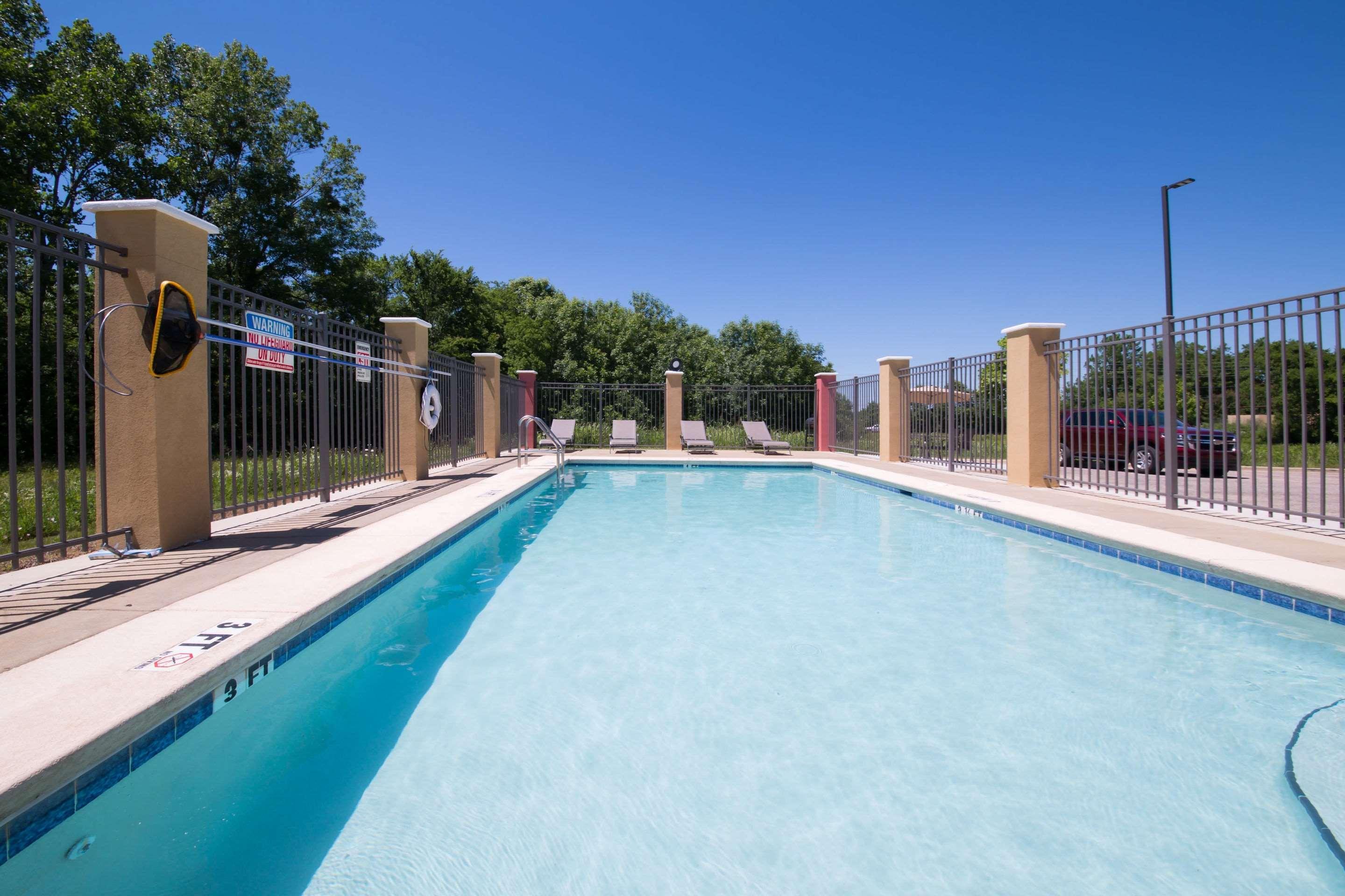 Comfort Suites Airport South Montgomery Bagian luar foto