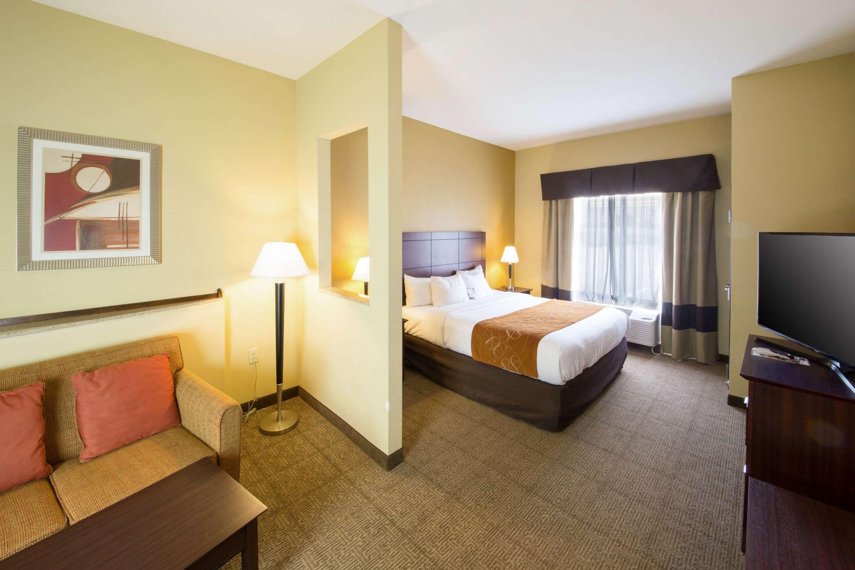Comfort Suites Airport South Montgomery Bagian luar foto