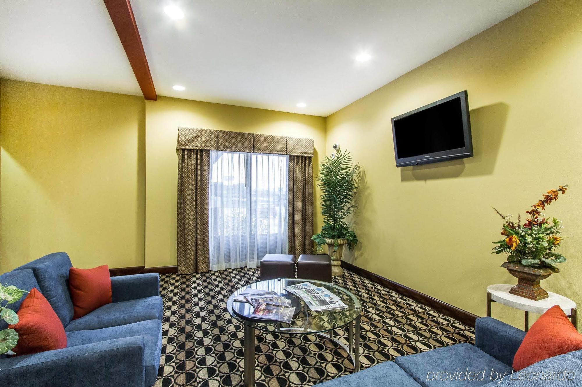 Comfort Suites Airport South Montgomery Bagian luar foto