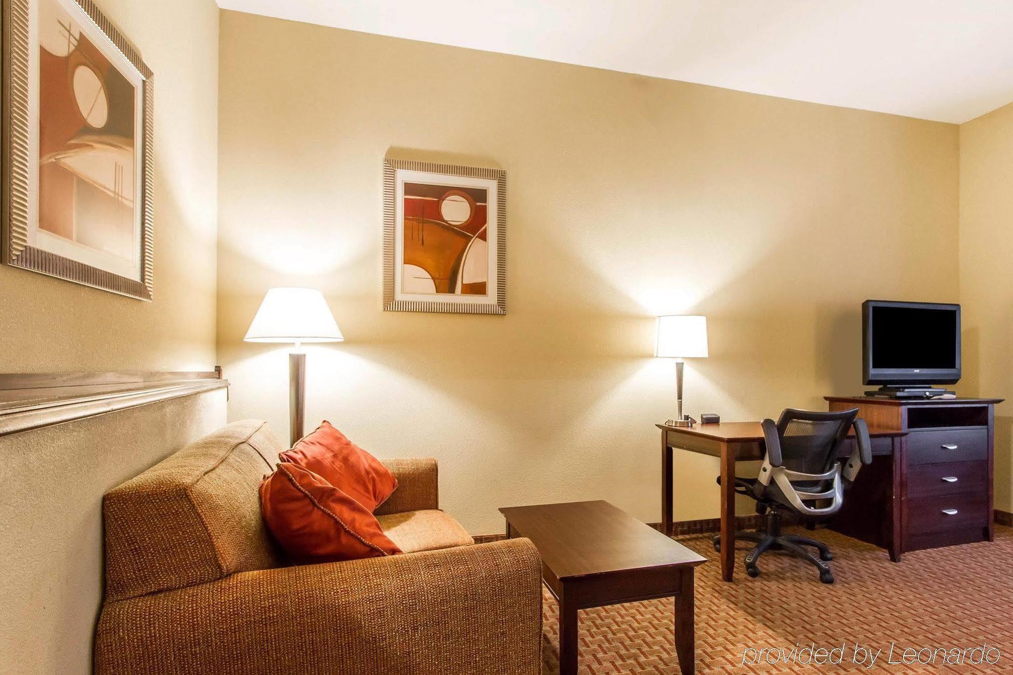 Comfort Suites Airport South Montgomery Bagian luar foto