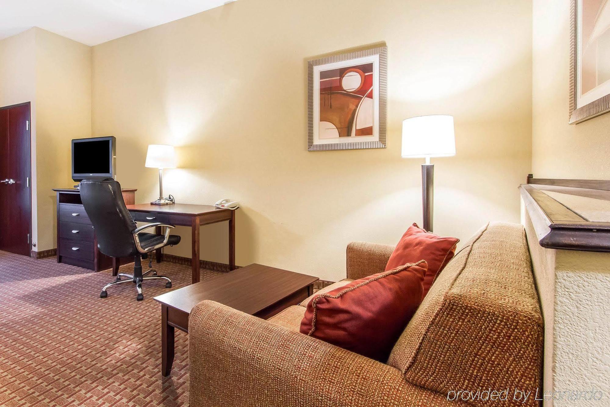 Comfort Suites Airport South Montgomery Bagian luar foto